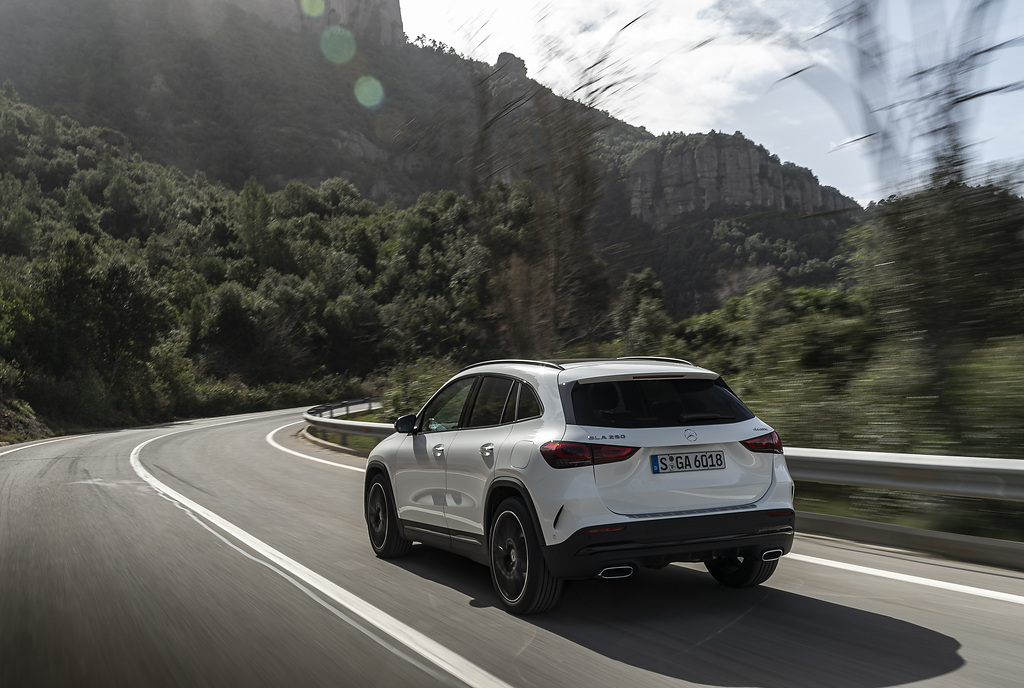 Mercedes-Benz GLA: O SUV citadino compacto e funcional.